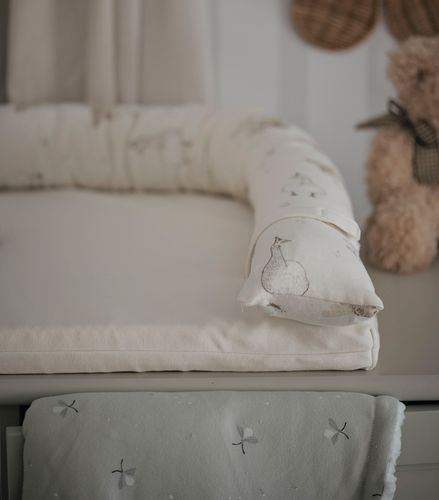 משטח החתלה 100% כותנה עם מגן ראש לשידת החתלה - האפי