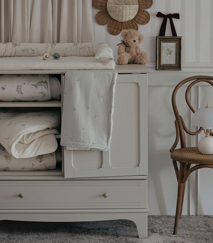 משטח החתלה 100% כותנה עם מגן ראש לשידת החתלה - האפי