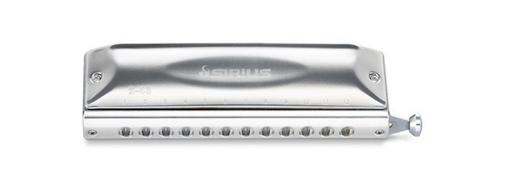 מפוחית כרומאטית מקצועית 12 נקבים מסדרת Serius מבית Suzuki 
