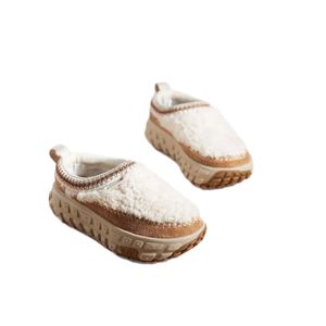 כפכף UGG ונטור דייז קוזי לבן מידות 36-40 לנשים