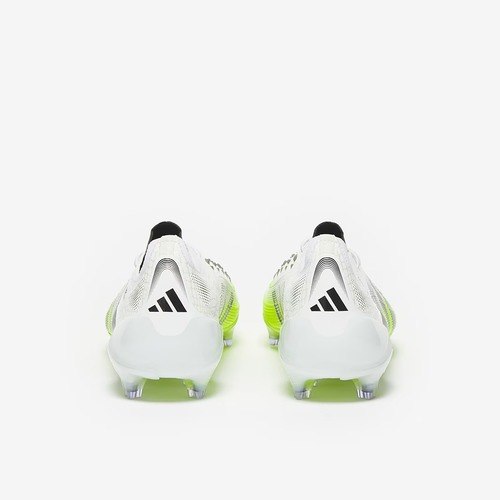 נעלי כדורגל מקצועיות adidas Predator Elite