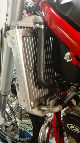 מגן רדיאטור לבטא אקסטריינר P-TECH RADIATOR GUARD BETA X-TRAINER 15-20