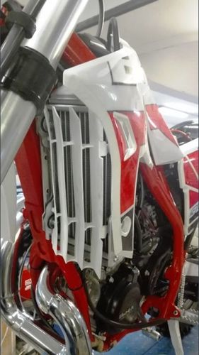 מגן רדיאטור לבטא אקסטריינר P-TECH RADIATOR GUARD BETA X-TRAINER 15-20