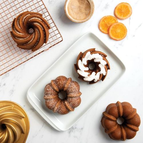 תבנית Nordic ware Bundt Duet