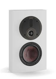 זוג רמקולים צמודי קיר  Dali Rubikore on wall