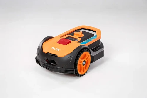 Quix XS1 מבית Villager הוא רובוט לכיסוח דשא חכם וקומפקטי, אידיאלי לגינות קטנות עד 300 מ