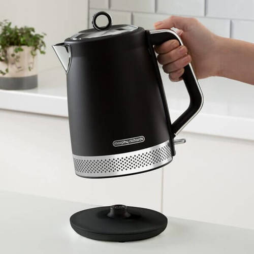 קומקום חשמלי ILLUMINATION שחור Morphy Richards 108020