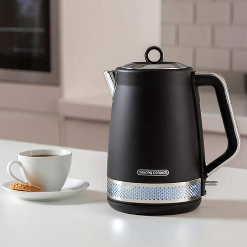 קומקום חשמלי ILLUMINATION שחור Morphy Richards 108020