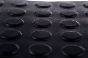 יריעת גומי מחורץ שחור