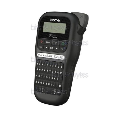 Brother PT-H110 – מדפסת מדבקות עם פונקציית חיתוך ידני, המאפשרת חיתוך מדויק של המדבקות.