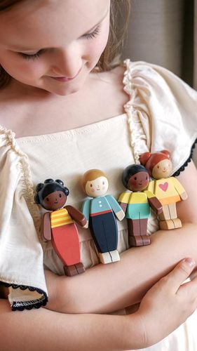 בובת עץ עם ידים זזות 'אנחנו משפחה' - אמא