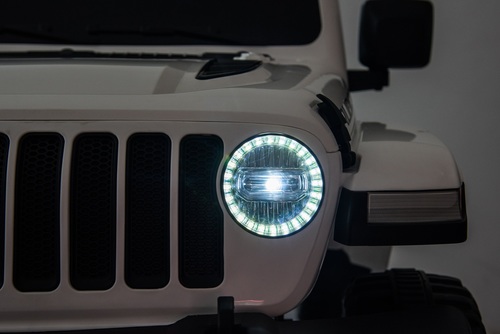 מכונית ממונעת 12V בדמות ג'יפ רוביקון Rubicon דו-מושבי עם דלתות נפתחות, גלגלי EVA, אורות ושלט עצירת חרום - לבן
