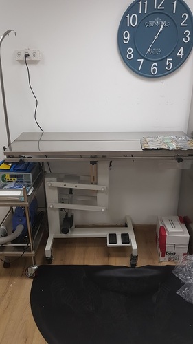 שולחן ניתוחים וטרינריים וי טופ VTOP דגם 828