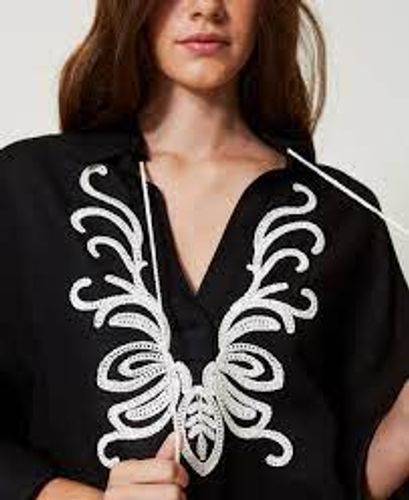Linen blend blouse with embroidery