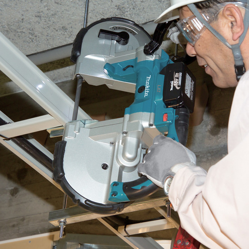 שימוש בגוף מסור סרט נטען 4.3/4″ (120 מ