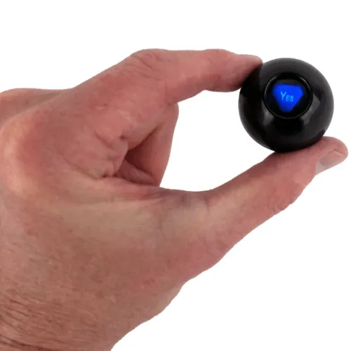 Magic 8 Ball הקטן בעולם (שממש עובד) התשובה לכל שאלה, בגודל כיס