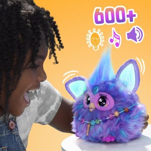 בובה אינטרקטיבית פרבי Furby בגודל 15 ס''מ מופעלת ע''י קול - חבר חדש מלא קסם ואישיות - סגול