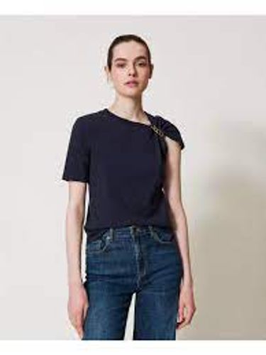 T-shirt with Oval T chain