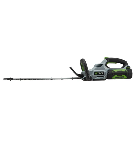 מבט צד על מגזמת גדר חיה נטענת EGO HT2001E במצב עבודה, עם להב לייזר כפול לאורך מלא ומנוע 56V קומפקטי.