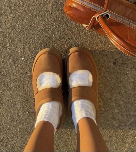 כפכף UGG מרי ג׳יין צ׳סנאט מידות 36-41 לנשים