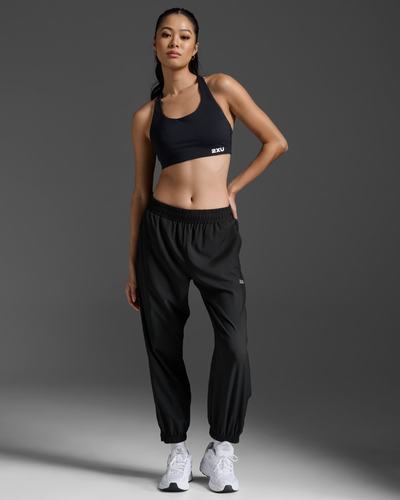 מכנס ריצה 2XU Aero Woven Jogger בצבע שחור בגזרה מתחדדת