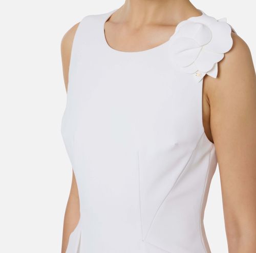 Sleeveless dress in lightweight crêpe fabric