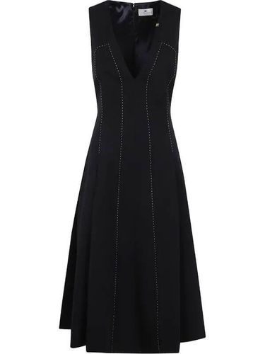 Cool wool dress with contrasting topstitching
