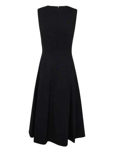 Cool wool dress with contrasting topstitching