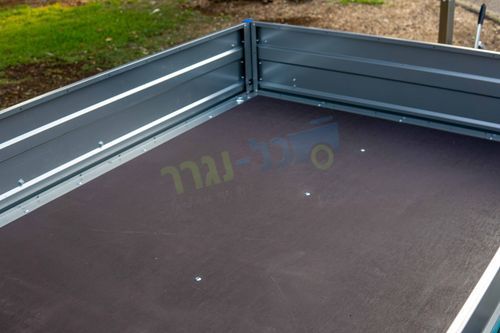 נגרר פתוח עם בלמים 2.2X1.5 למשקל 750 ק