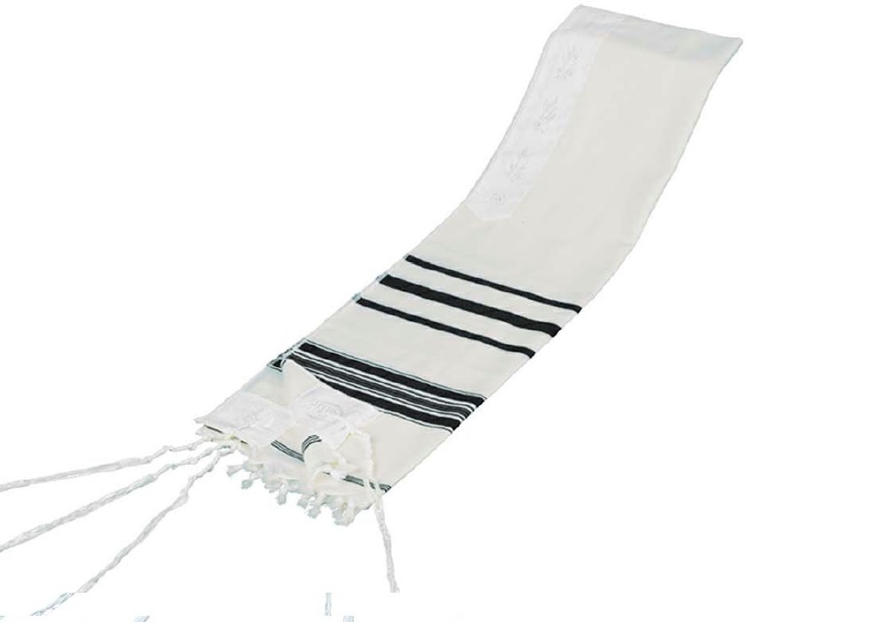 טלית צמר לבנה תשבץ עם פסים שחורים