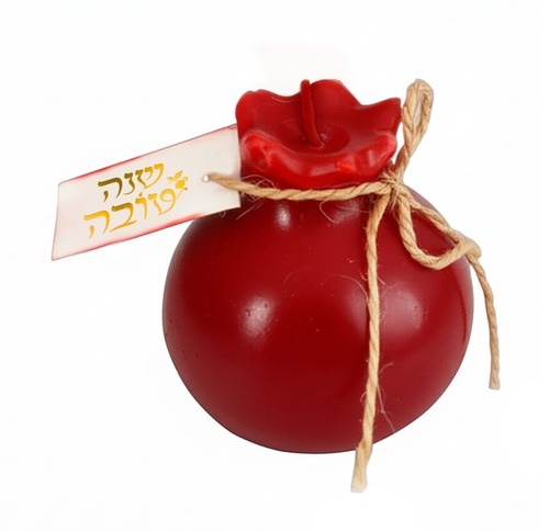 נר אדום בצורת רימון עם כרטיס מוצמד שנה טובה