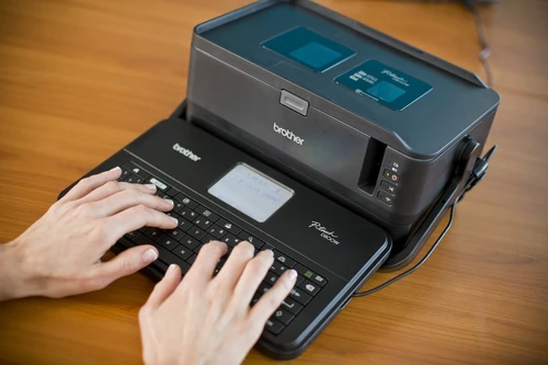 מדפסת מדבקות ניידת אלחוטית Brother P-Touch PT-D800W 