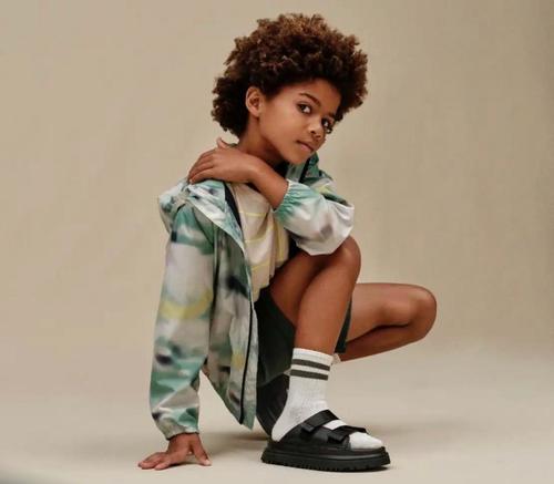 כפכף UGG גולדנגלאו סלייד שחור מידות 27.5-35 לילדים