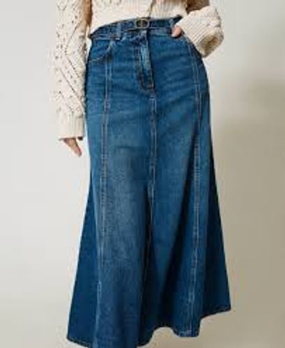 Denim skirt with Oval T belt