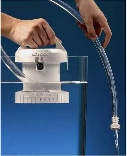 משאבה ניידת 200GPH כולל צינור 1.06 מ' Attwood