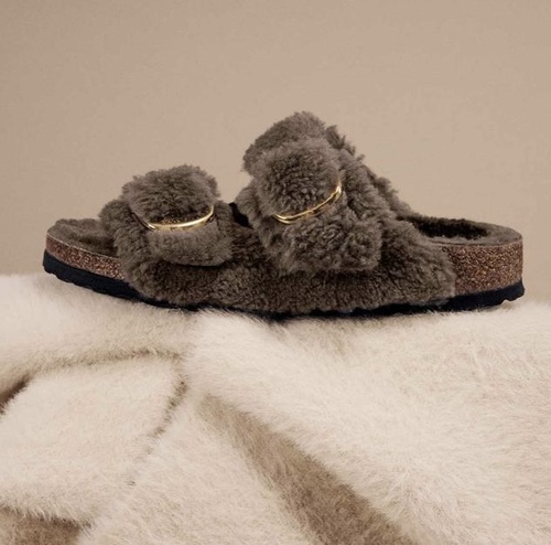 כפכף BIRKENSTOCK ARIZONA אפור מידות 37-41 לנשים בגוון חום פרוותי