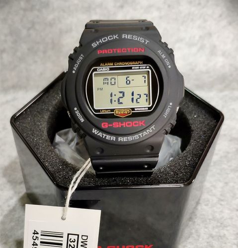 CASIO DW-5750E-1D 