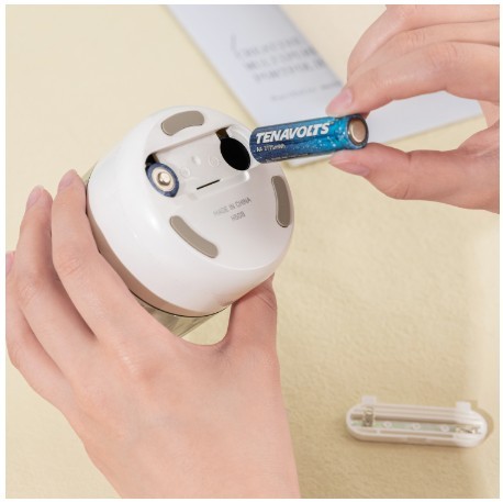 מחדד חשמלי (על סוללות)   ELECTRIC PENCIL SHARPENER , לבן
