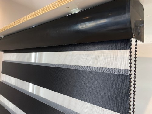 וילון גלילה זברה Decorel פרימיום - שחור