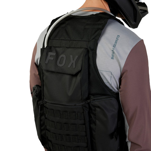 וסט כלים עם שקית שתיה 2 ליטר פוקס שחור - FOX LEGION TAC VEST V26