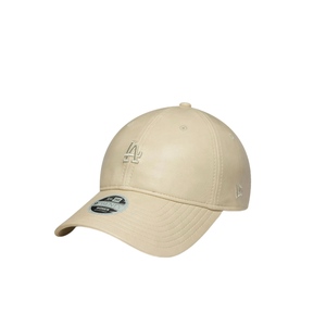 כובע NEW ERA לנשים בגוון קרם בהיר
