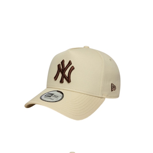 כובע NEW ERA לנשים בגוון קרם עם לוגו חום