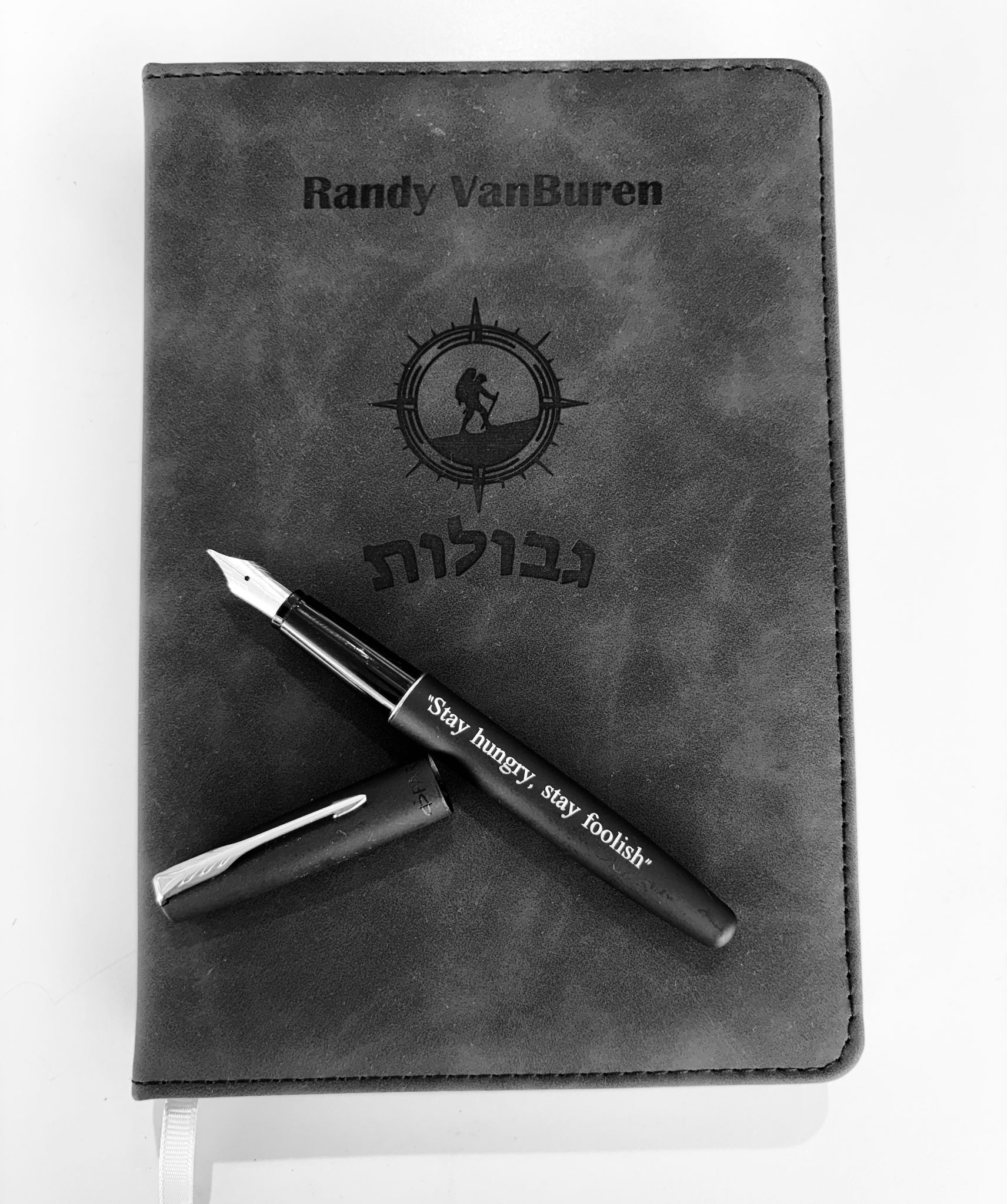 סט יוקרתי לכתיבה והשראה – עט Parker עם חריטה אישית ומחברת השראה