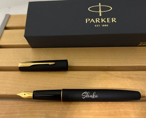 סט יוקרתי לכתיבה והשראה – עט Parker עם חריטה אישית ומחברת השראה