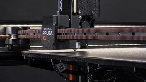 מדפסת תלת מימד Prusa XL מורכבת עם שני ראשי הדפסה