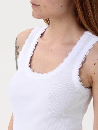 Fitted ribbed top with lace