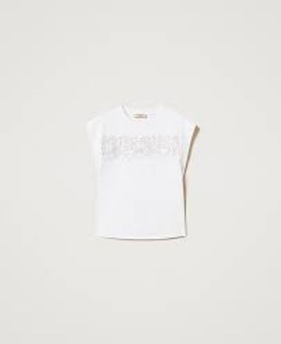 T-shirt with lace insert