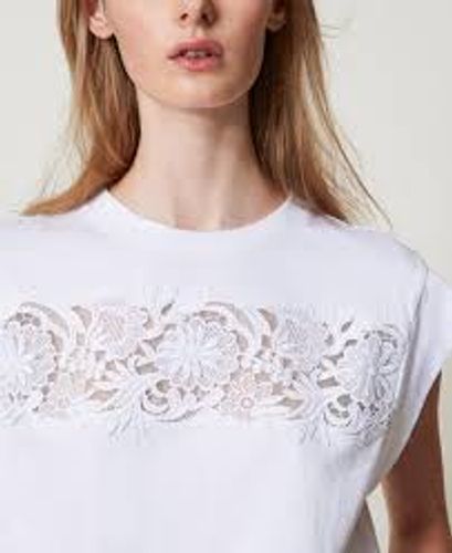 T-shirt with lace insert