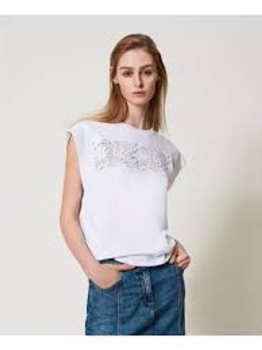 T-shirt with lace insert
