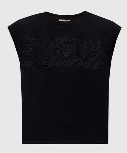 T-shirt with lace insert